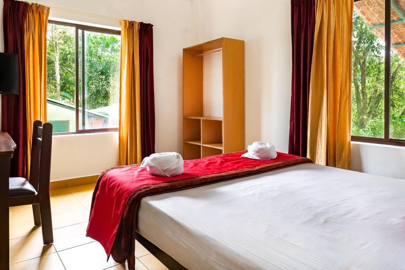 Hotel Exotica Holidays à Viripara Extérieur photo